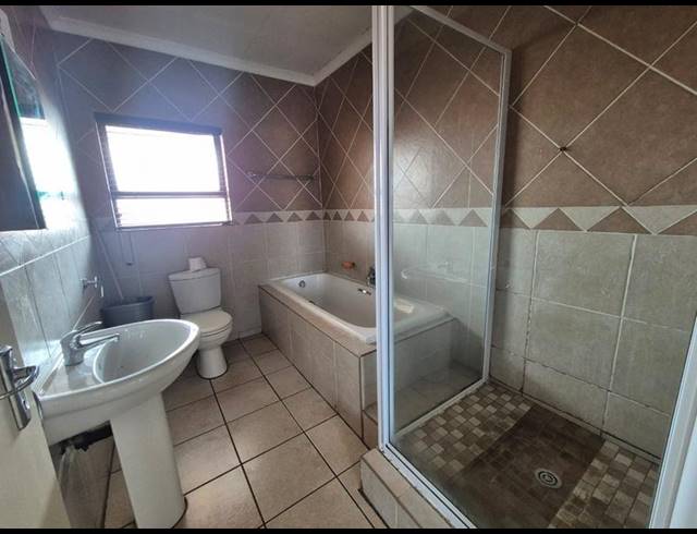 2 BEDROOM TOWNHOUSE FOR SALE IN NEW REDRUTH